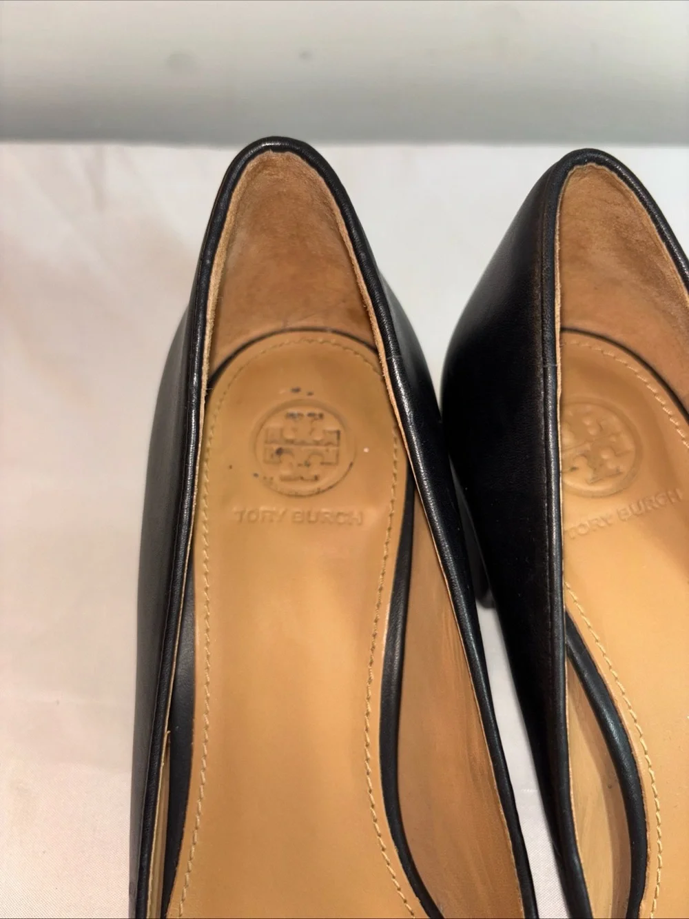 Tory Burch Black Leather Logo Round-Toe with heel  with Gold Emblem